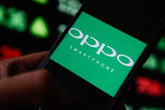Oppo-Logo auf einem Handy-Display. Das chinesische Unternehmen startet nun auch in Deutschland