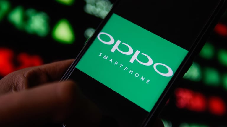 Oppo-Logo auf einem Handy-Display. Das chinesische Unternehmen startet nun auch in Deutschland