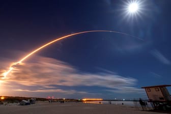 Die Flugbahn der "Solar Orbiter" nach dem Start in Florida: "Wir sind sehr erleichtert. Alle Systeme funktionieren."