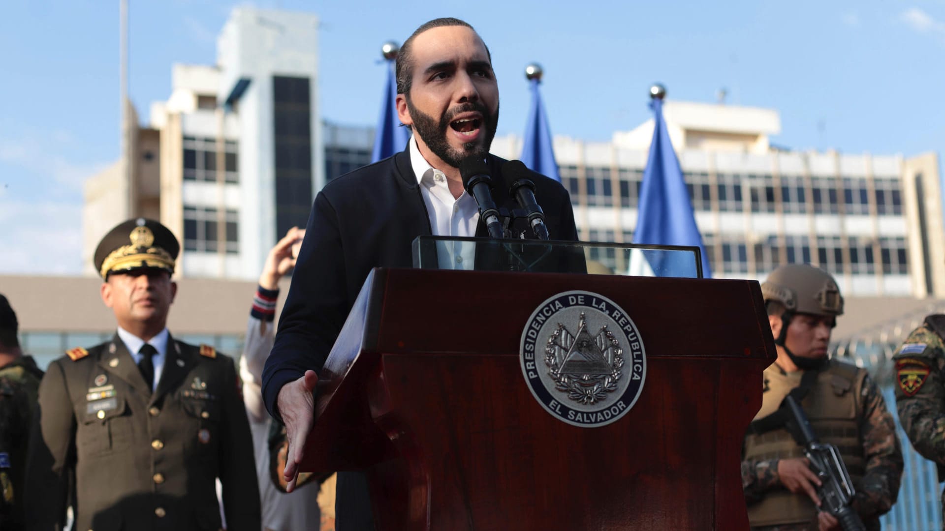 Der Präsident von El Salvador, Nayib Bukele: Er fordert einen Kredit von knapp 100 Millionen Euro aufzunehmen.