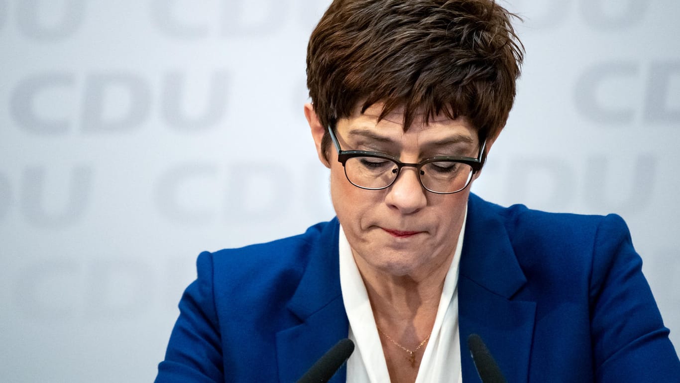 CDU-Vorsitzende Annegret Kramp-Karrenbauer: "Nicht nur die Vorsitzende hat Fehler gemacht", schreibt t-online.de-Chefredakteur Florian Harms.