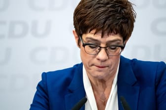 CDU-Vorsitzende Annegret Kramp-Karrenbauer: "Nicht nur die Vorsitzende hat Fehler gemacht", schreibt t-online.de-Chefredakteur Florian Harms.