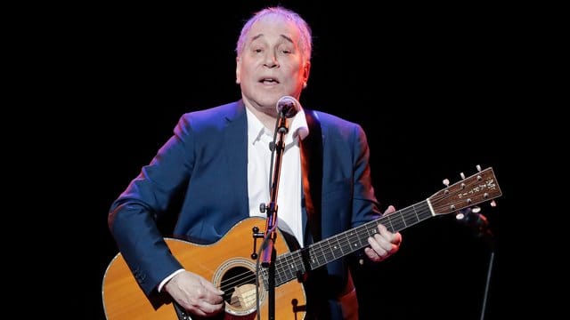 Der US-amerikanische Musiker Paul Simon spendet für Musikunterricht an New Yorker Schulen gespendet. Der US-amerikanische Musiker Paul Simon spendet für Musikunterricht an New Yorker Schulen gespendet.