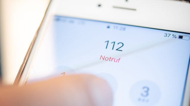 Wer die 112 wählt, erreicht in der gesamten EU - und auch in Großbritannien - den Notdienst. Wer die 112 wählt, erreicht in der gesamten EU - und auch in Großbritannien - den Notdienst.