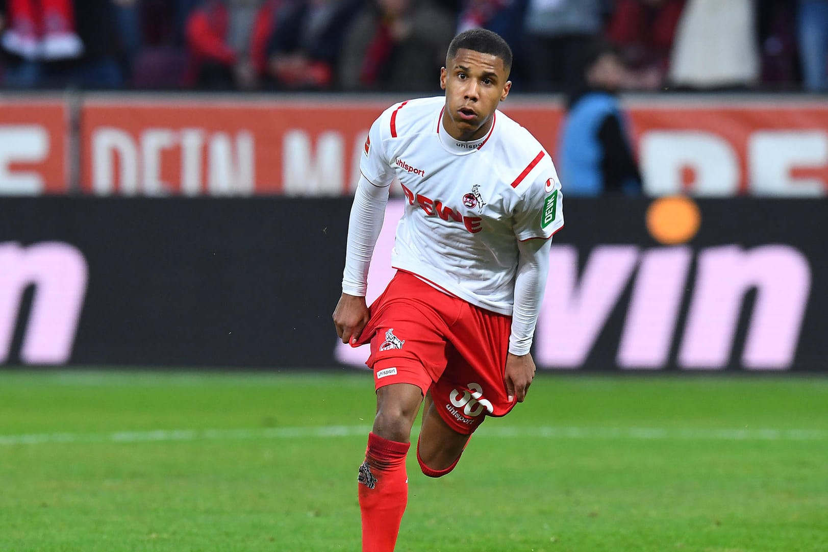 Ismail Jakobs im Trikot des 1. FC Köln: Der 20-Jährige könnte in die Nationalmannschaft des Senegals berufen werden.