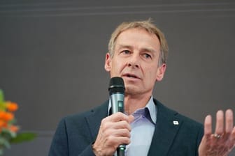 Jürgen Klinsmann spricht auf der dpa-Chefredaktionskonferenz.