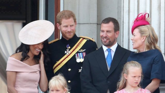 Meghan und Harry mit Peter Phillips (3.