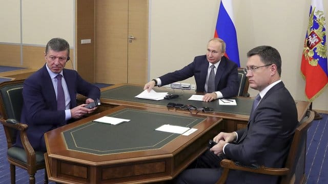 Der Putin-Vertraute Dmitri Kosak (l) ist jetzt hauptamtlich und dauerhaft für die Ukraine zuständig. Der Putin-Vertraute Dmitri Kosak (l) ist jetzt hauptamtlich und dauerhaft für die Ukraine zuständig.