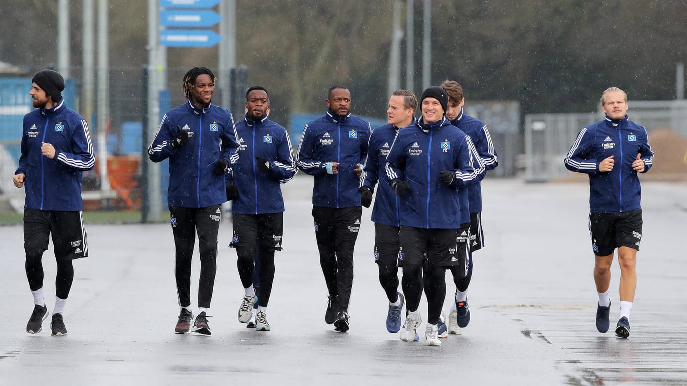 HSV-Profis beim Training: Wer in die Startelf will, muss sich beweisen.