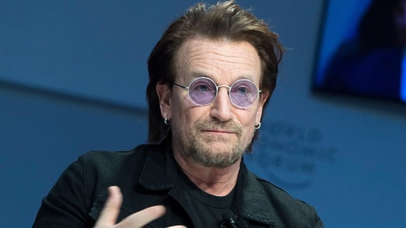 Musiker Bono fordert mehr Engagement für bessere Bildung für Mädchen.