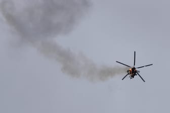 Konflikt in Syrien: Ein Hubschrauber der syrischen Regierung wurde von Rebellen während einer Militäroffensive abgeschossen.