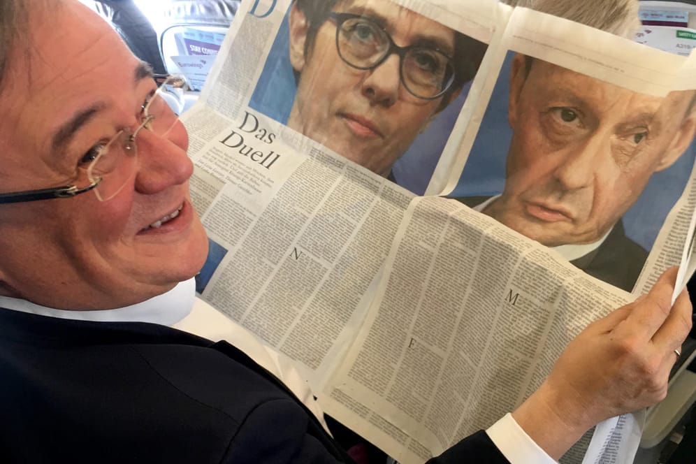 Armin Laschet, hier als Zeitungsleser im November 2018, mischt in der Kungelei um die Kanzlerkandidatur mit.