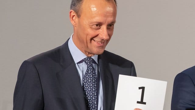 Ex-Unionsfraktionschef Friedrich Merz will sich für den CDU-Vorsitz bewerben. Ex-Unionsfraktionschef Friedrich Merz will sich für den CDU-Vorsitz bewerben.