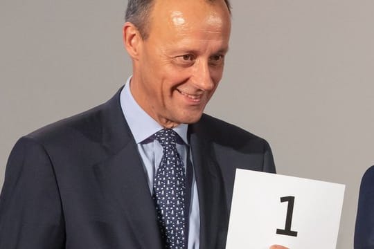 Ex-Unionsfraktionschef Friedrich Merz will sich für den CDU-Vorsitz bewerben.