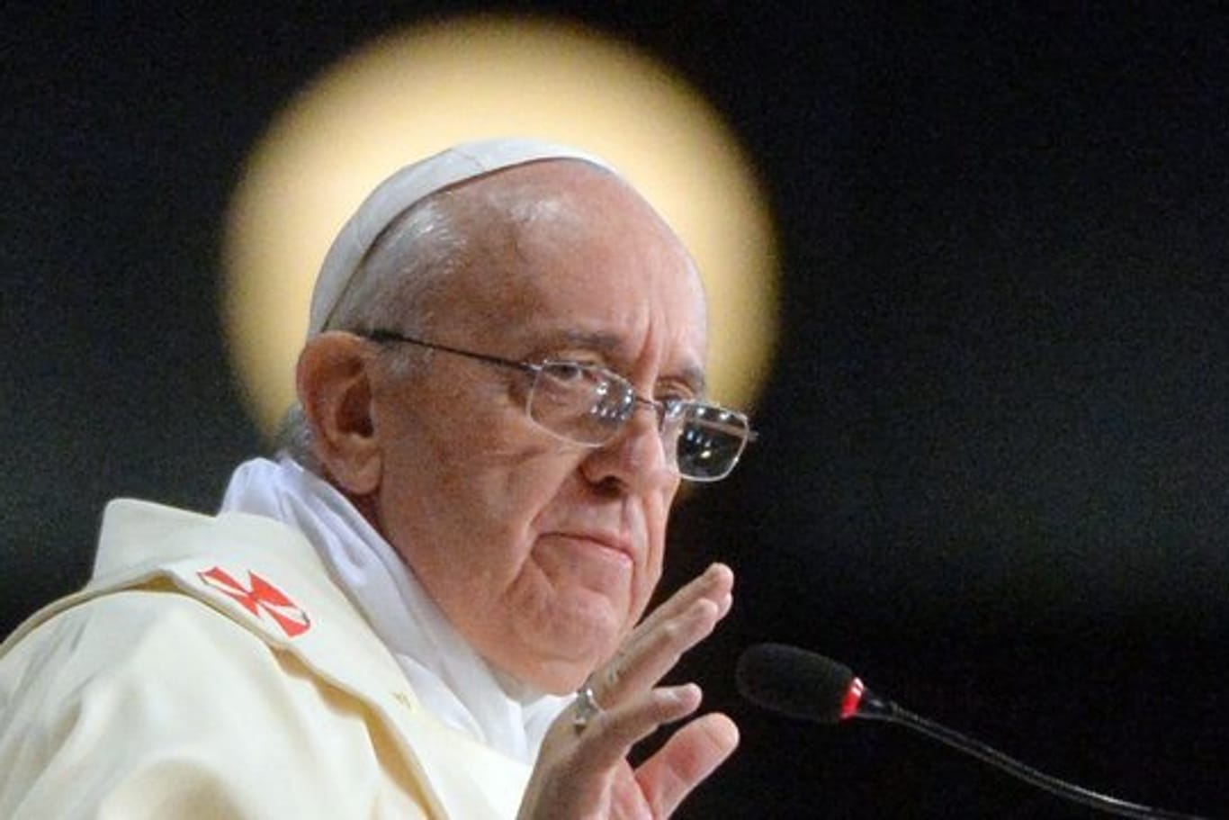 Lässt er verheiratete Männer in bestimmten Ausnahmen als Priester zu?: Papst Franziskus.
