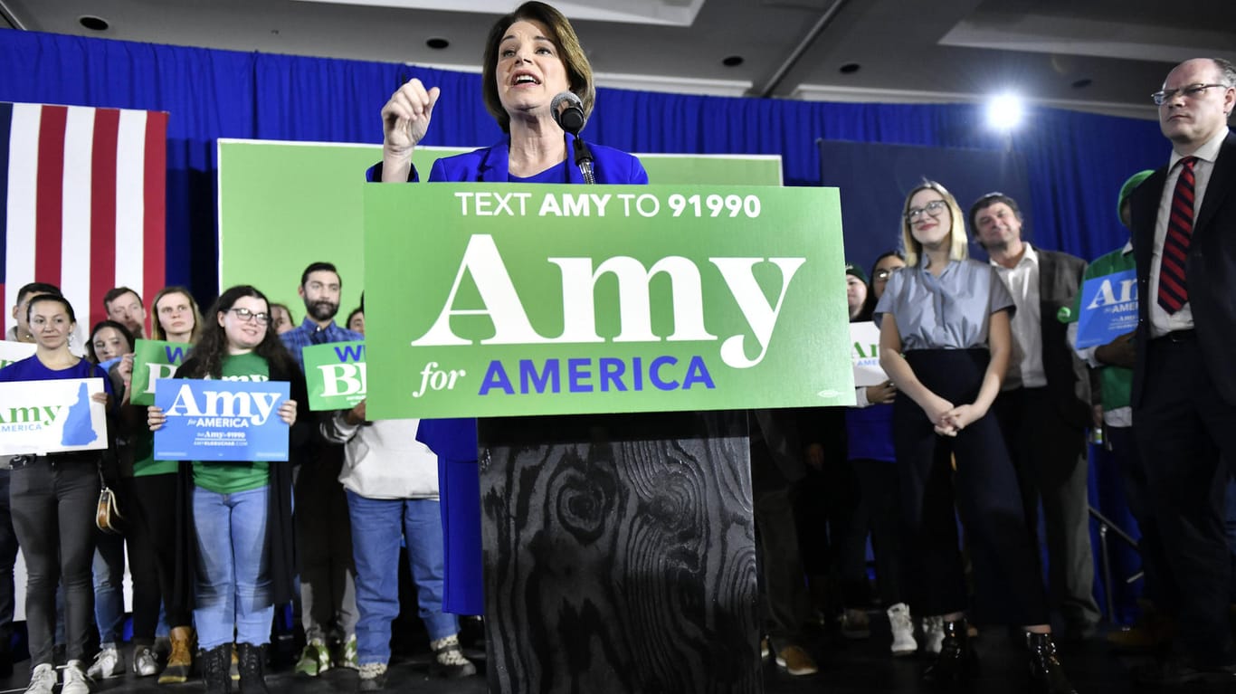 Amy Klobuchar spricht zu ihren Unterstützern: Die Senatorin aus Minnesota kann sich freuen – sie konnte viele unentschlossene Wähler in New Hampshire für sich gewinnen.
