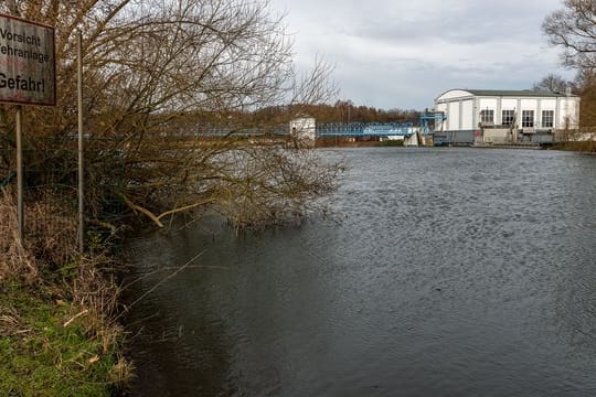 Das Mädchen wurde tot in einem Wehr auf der Ruhr entdeckt.