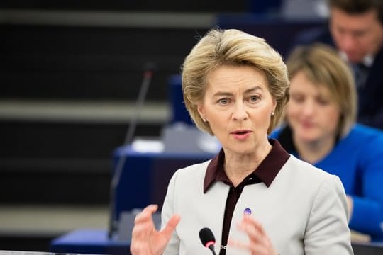 "Es sind etwa 75 Milliarden Euro weniger für die gesamte Periode": EU-Kommissionschefin Ursula von der Leyen.