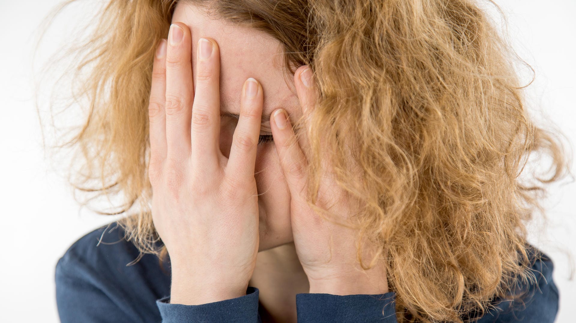 Gesichtsschmerzen: Hinter plötzlichen Schmerzattacken steckt vielleicht eine Trigeminusneuralgie.