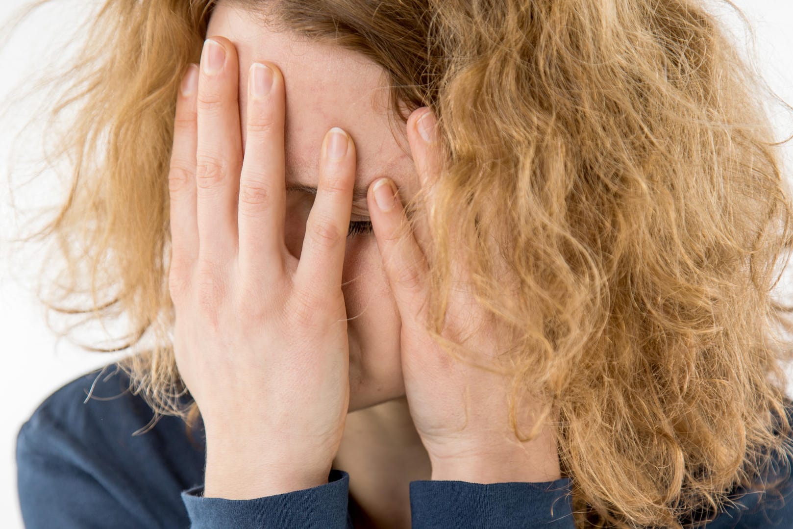 Gesichtsschmerzen: Hinter plötzlichen Schmerzattacken steckt vielleicht eine Trigeminusneuralgie.