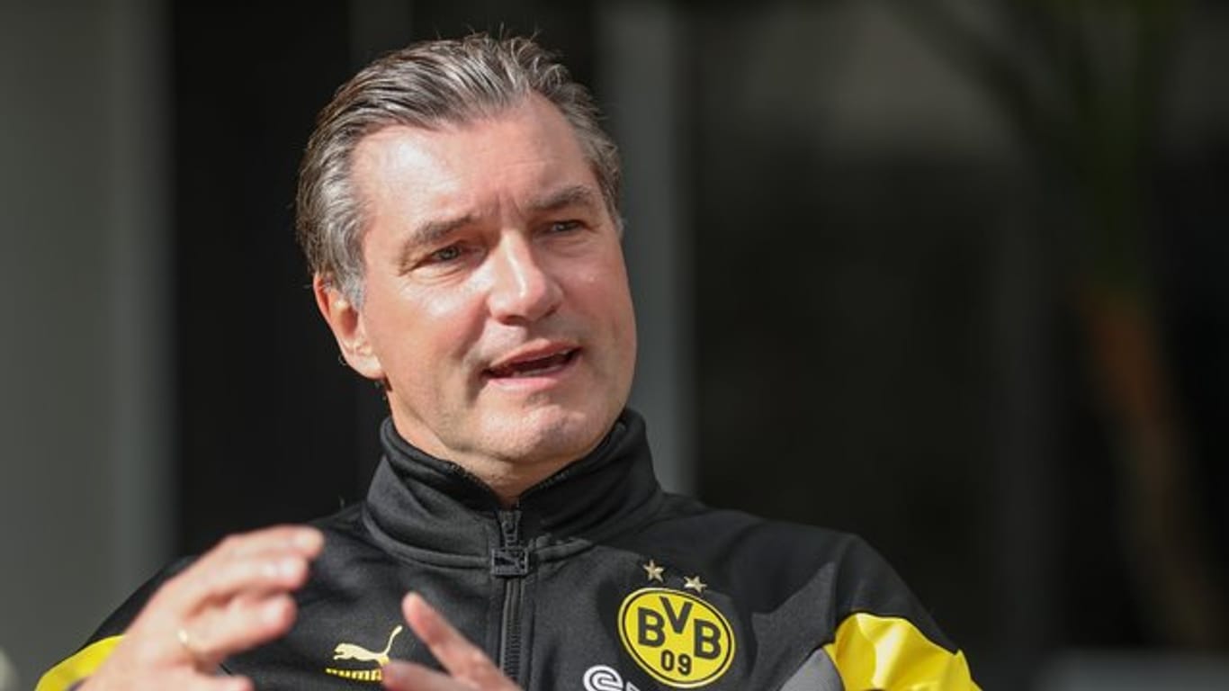 Dortmunds Sportdirektor Michael Zorc erwartet vom BVB-Team mehr Zweikampfhärte.