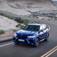 Volles Rohr statt voll öko: Manche BMW-Neuheiten wie der X5M wirken mitten in der Klimadebatte merkwürdig deplatziert.