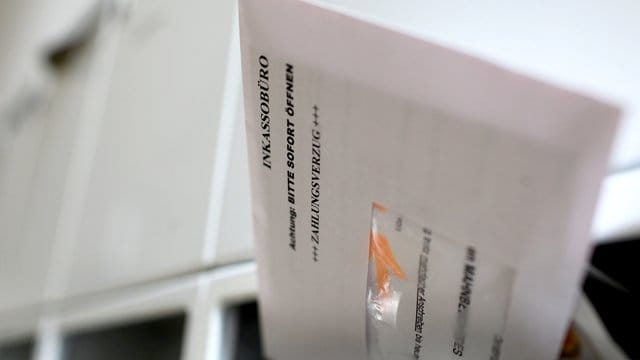 Schreiben von Betrügern: Dubiose Inkassofirmen versuchen immer wieder, Verbrauchern das Geld aus der Tasche zu ziehen. Schreiben von Betrügern: Dubiose Inkassofirmen versuchen immer wieder, Verbrauchern das Geld aus der Tasche zu ziehen.
