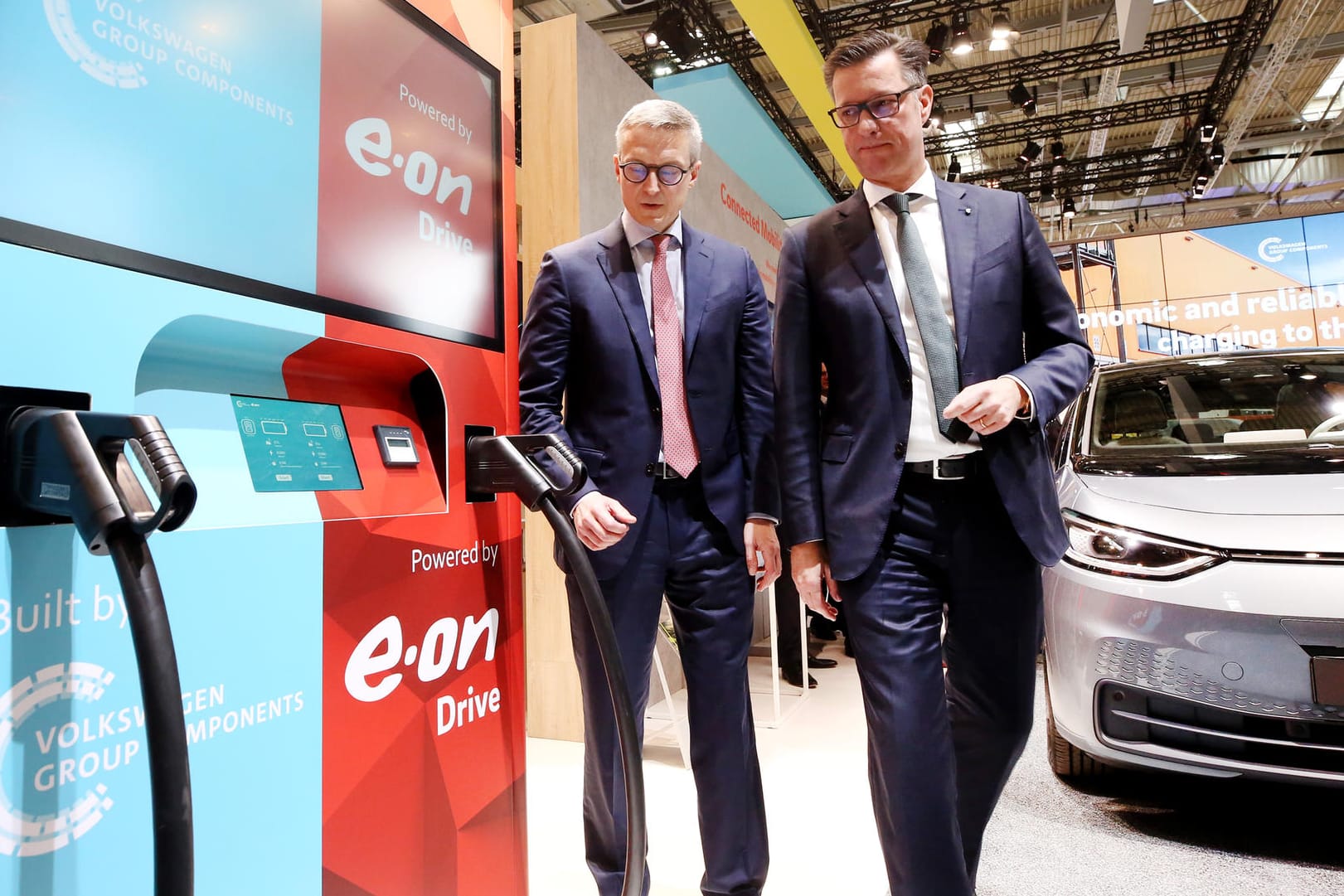 Schnellladesäulen: Bei der Messe "E-World 2020" rund um das Thema Elektronik zeigen rund 800 Aussteller aus 25 Ländern ihre Neuheiten.