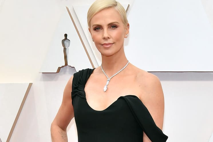 Charlize Theron: Die Schauspielerin hat ein Foto der Oscar-Verleihung geteilt, das zweifellos Kultfaktor hat.