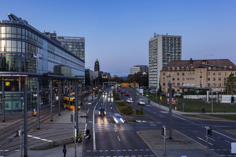So sehen der Wiener Platz und die St. Petersburger Straße im Dresdner Zentrum heute aus.