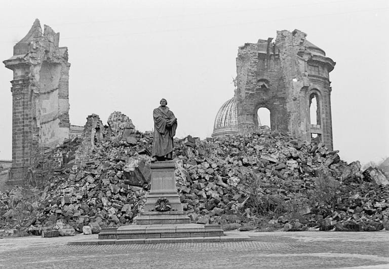 Die Ruine der Dresdner Frauenkirche im Jahr 1967.