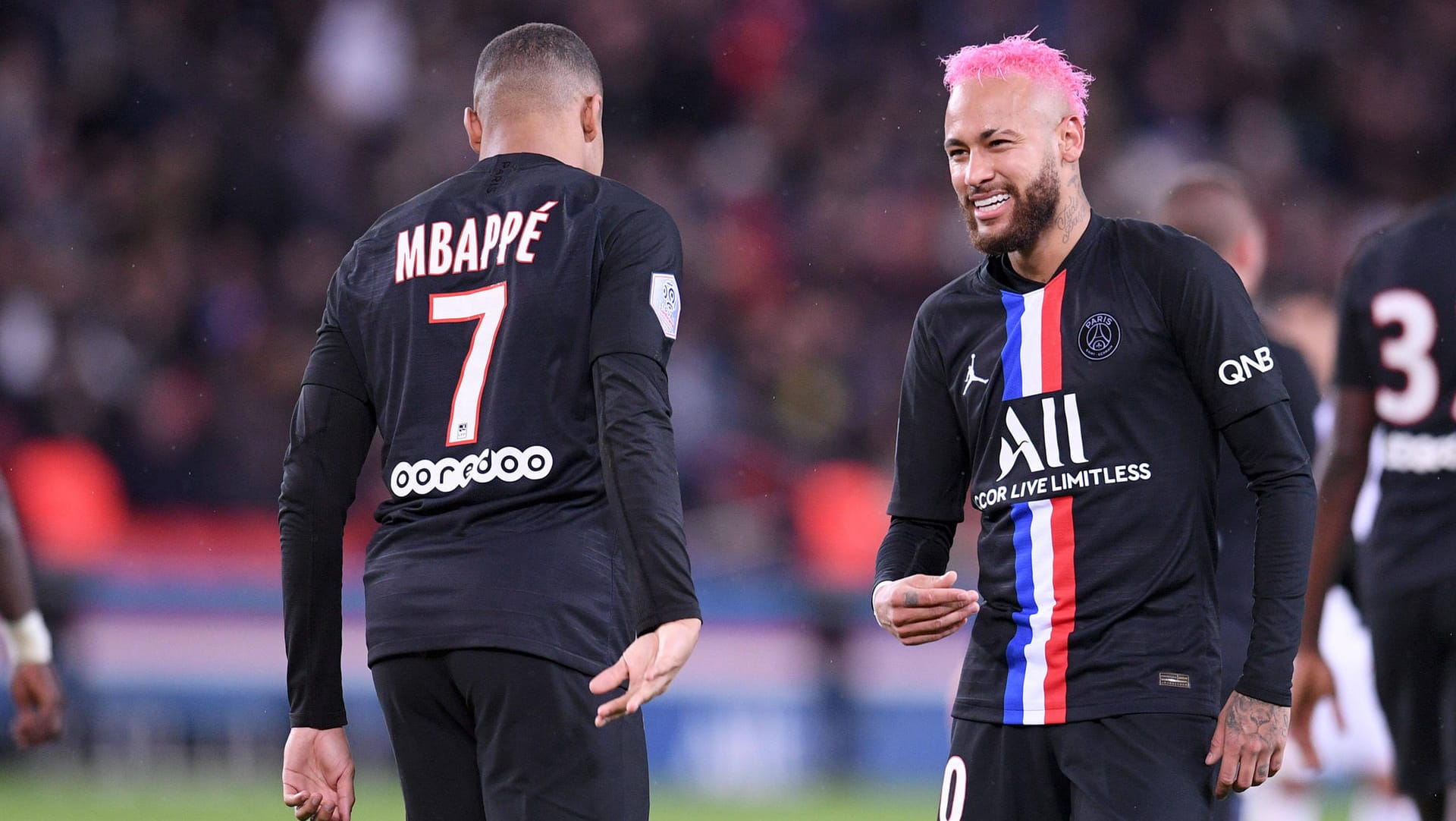 Paradiesvogel mit pinken Haaren: Paris-Star Neymar (hier mit Kylian Mbappé) ist vor dem Duell mit dem BVB angeschlagen. Paradiesvogel mit pinken Haaren: Paris-Star Neymar (hier mit Kylian Mbappé) ist vor dem Duell mit dem BVB angeschlagen.