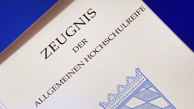 Ein Zeugnis der allgemeinen Hochschulreife (Abiturzeugnis). Ein Zeugnis der allgemeinen Hochschulreife (Abiturzeugnis).