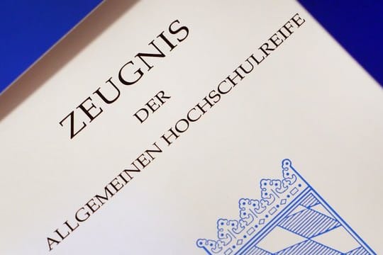 Ein Zeugnis der allgemeinen Hochschulreife (Abiturzeugnis).