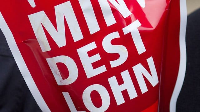 In Deutschland beträgt der Mindestlohn 9,35 Euro.