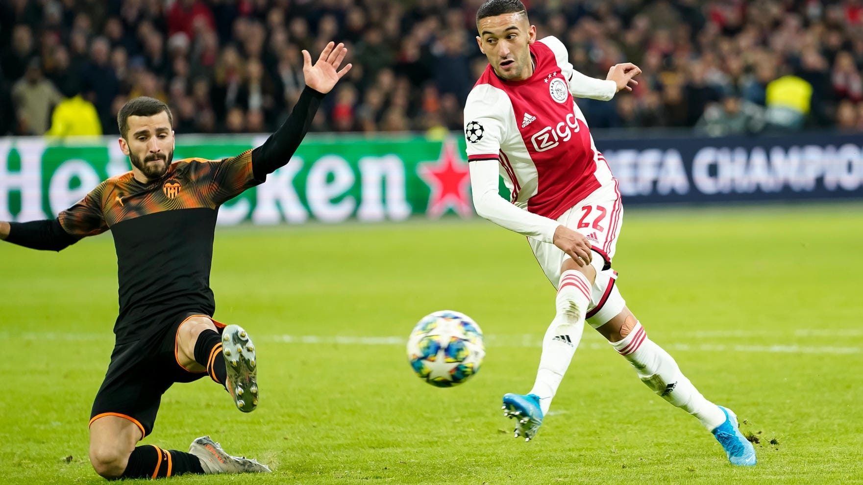 Wird bald im blauen Chelsea-Dress auflaufen: Ajax-Angreifer Hakim Ziyech.