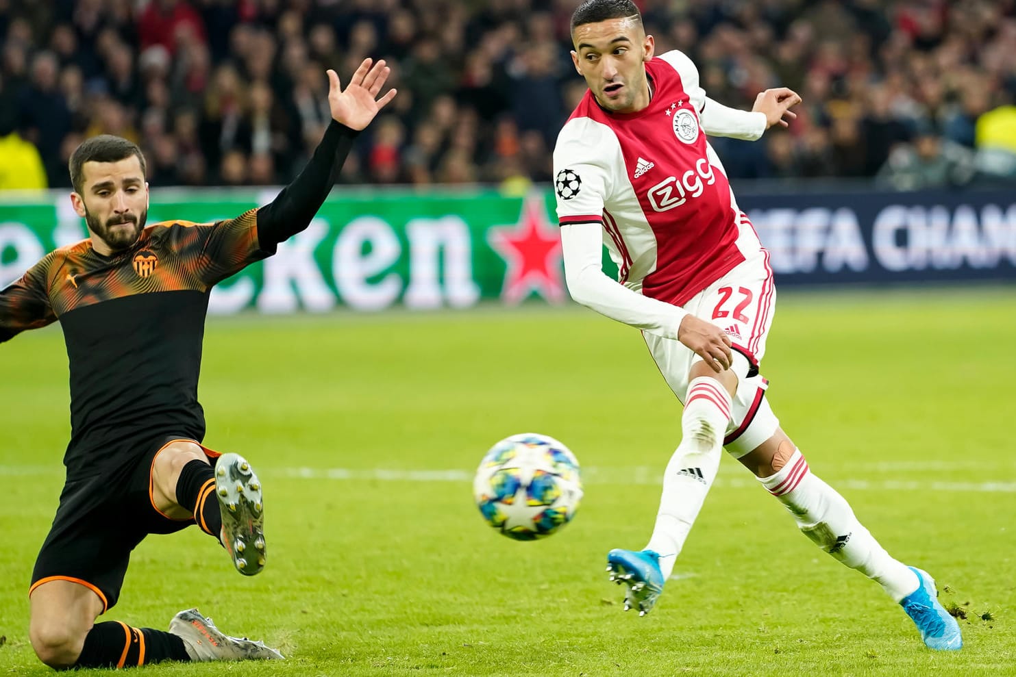 Wird bald im blauen Chelsea-Dress auflaufen: Ajax-Angreifer Hakim Ziyech.