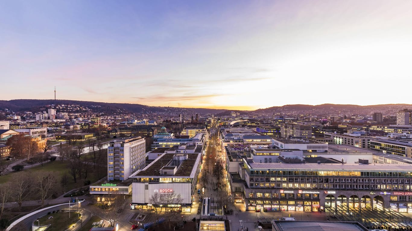 Die Stuttgarter Königstraße: Bis 2030 soll die Stuttgarter City komplett durch LEDs beleuchtet werden.