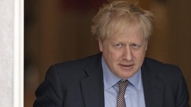 Boris Johnson: Der britische Premier ist wegen einer Luxusreise unter Druck.