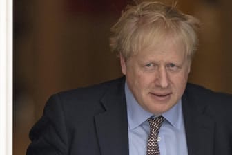Boris Johnson: Der britische Premier ist wegen einer Luxusreise unter Druck.