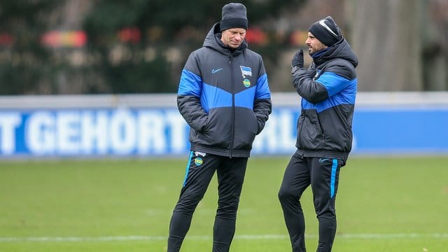 Alexander Nouri (r) und Co-Trainer Markus Feldhoff sollen Hertha BSC vorerst weitertrainieren. Alexander Nouri (r) und Co-Trainer Markus Feldhoff sollen Hertha BSC vorerst weitertrainieren.