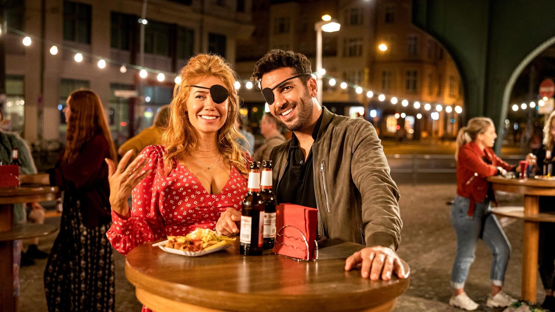 Sunny und Milo: In "Nightlife" haben Palina Rojinski und Elyas M'Barek ein Date, das völlig aus dem Ruder läuft.