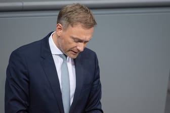 FDP-Chef Christian Lindner im Bundestag: "Erfurt war ein Fehler, aber wir unternehmen alles, damit er sich nicht wiederholen kann."