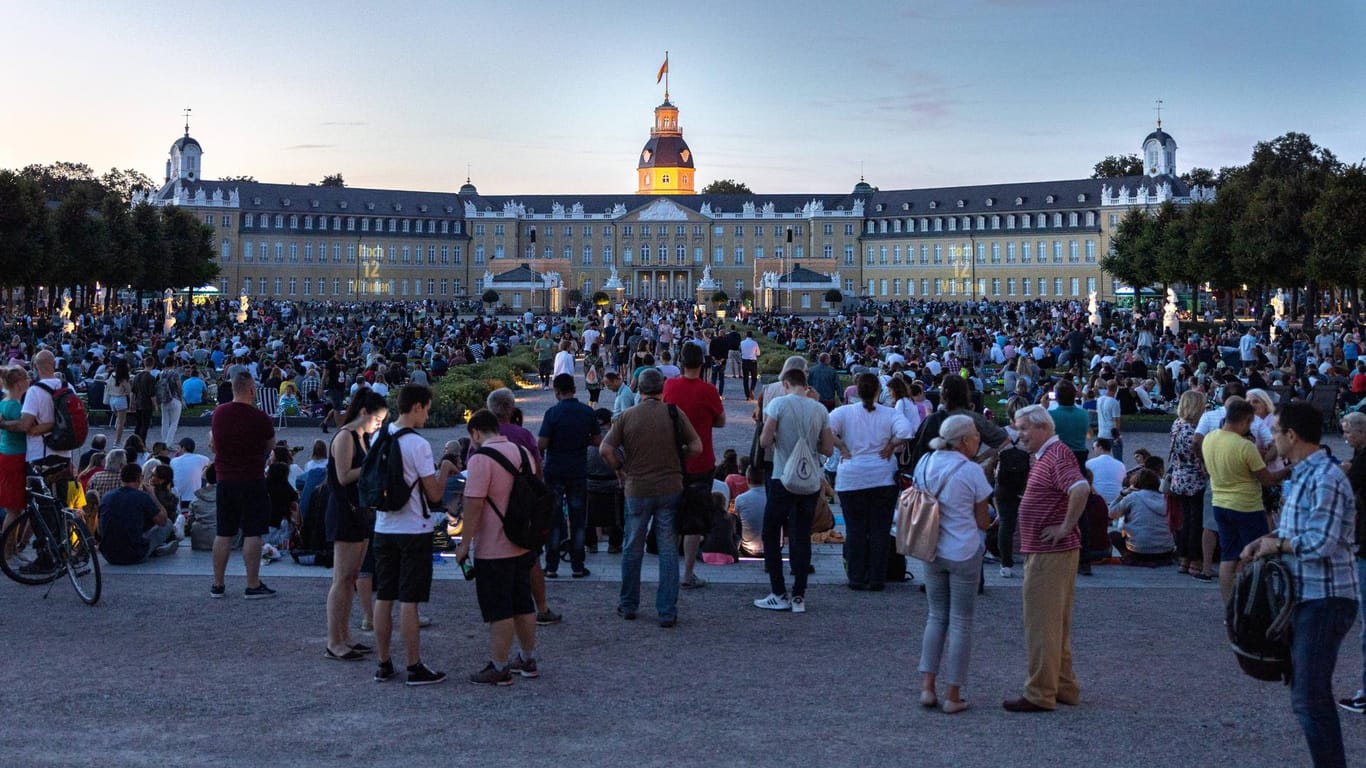 Schlosslichtspiele: Volunteers sind in Karlsruhe auf allen großen Veranstaltungen dabei.