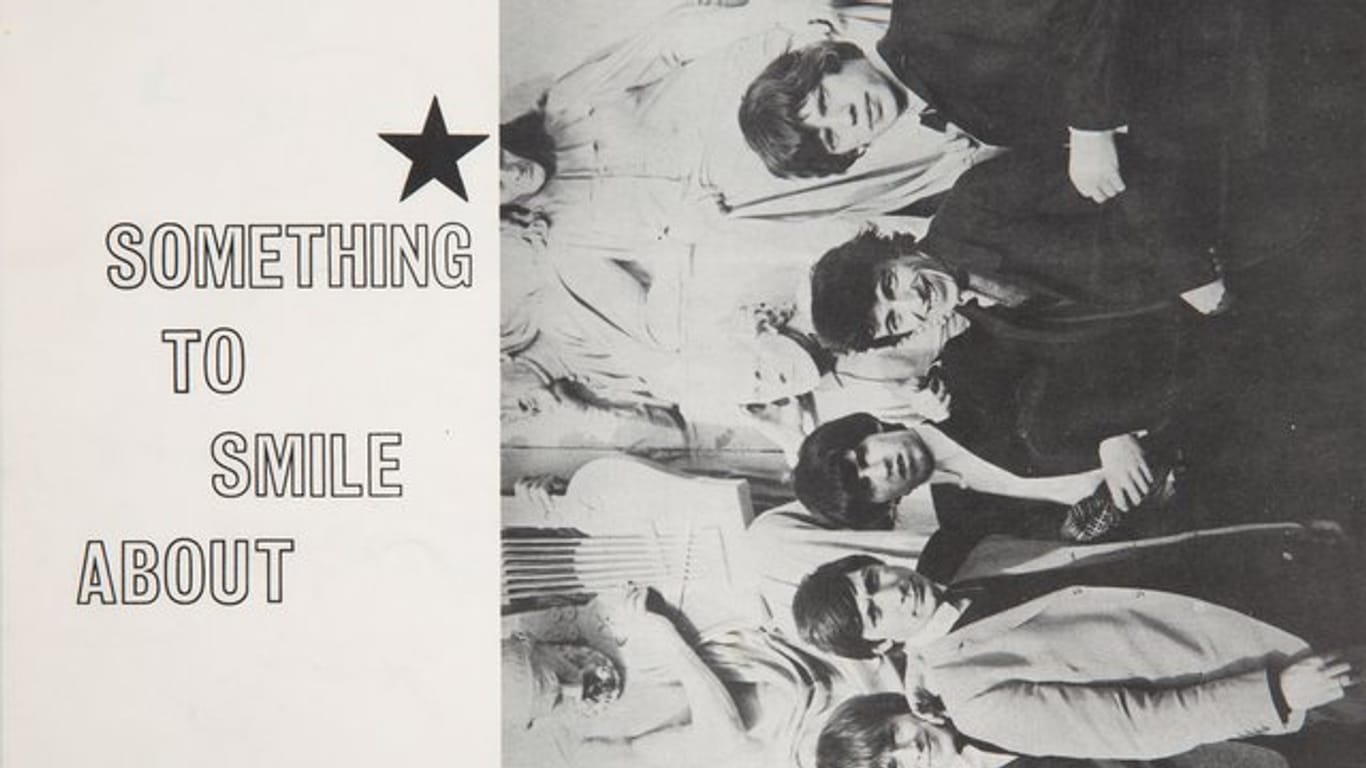 Ein Presseheft von 1964 mit dem Titel "Something to Smile About" und einem Gruppenfoto von Brian Jones, Charlie Watts, Keith Richards, Bill Wyman und Mick Jagger gehört zu den Stücken, die versteigert werden sollen.