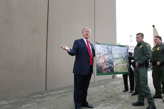 Donald Trump wirbt für den Bau der Grenzmauer, einem seiner zentralen Wahlversprechen.