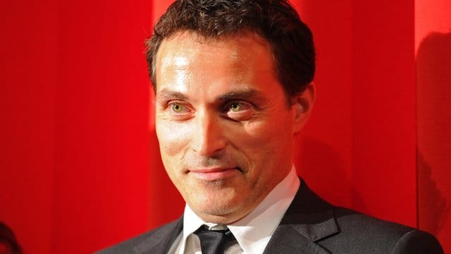 Der britische Schauspieler Rufus Sewell soll den Vater der Rock'n'Roll-Legende Elvis Presley spielen. Der britische Schauspieler Rufus Sewell soll den Vater der Rock'n'Roll-Legende Elvis Presley spielen.