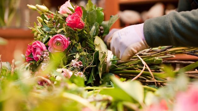 Blumensträuße sind beliebte Geschenke am Valentinstag.