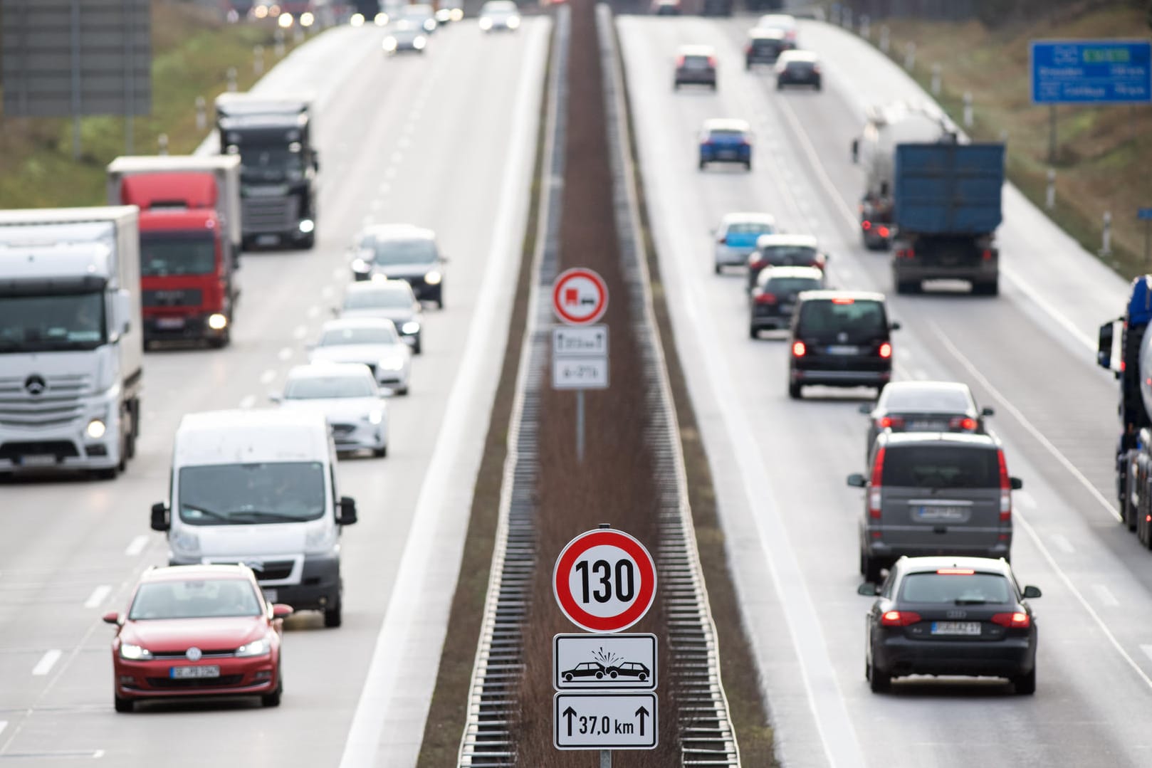 Tempolimit: Der Bundesrat stimmt über zahlreiche Neuregelungen im Verkehr ab.