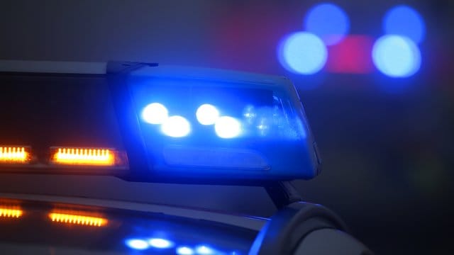 In mehreren Bundesländern hat es Razzien gegen eine mutmaßliche rechtsterroristische Vereinigung gegeben. In mehreren Bundesländern hat es Razzien gegen eine mutmaßliche rechtsterroristische Vereinigung gegeben.